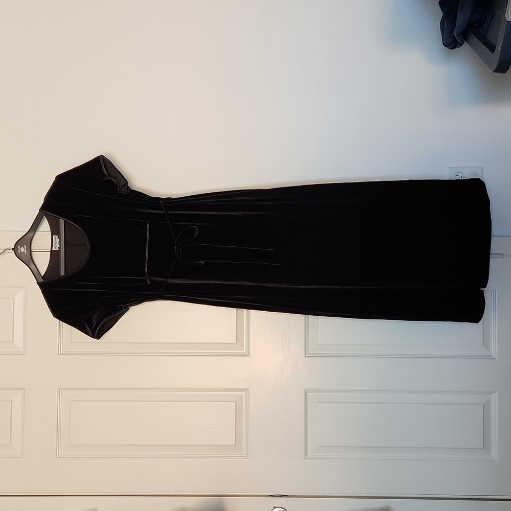 Motherhood Black Velvet Maternity Maxi Dress. Sz Small.